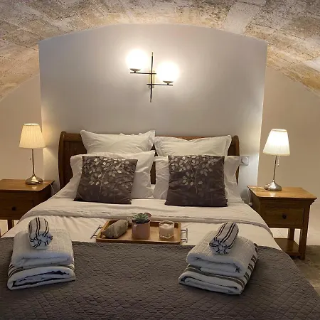 Avec Piscine Privee Dans Pour 6 Personnes Apartment Uzes