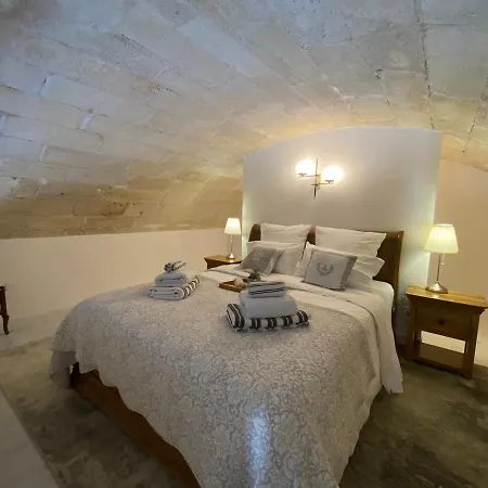 Apartment Avec Piscine Privee Dans Pour 6 Personnes Uzes