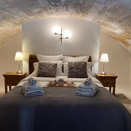 Apartment Avec Piscine Privee Dans Pour 6 Personnes Uzes
