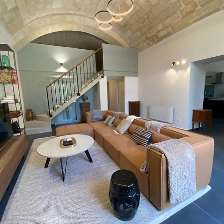 Apartment Avec Piscine Privee Dans Pour 6 Personnes Uzes