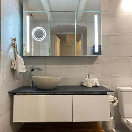 Avec Piscine Privee Dans Pour 6 Personnes Apartment Uzes