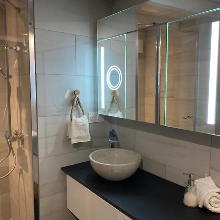 Apartment Avec Piscine Privee Dans Pour 6 Personnes Uzes
