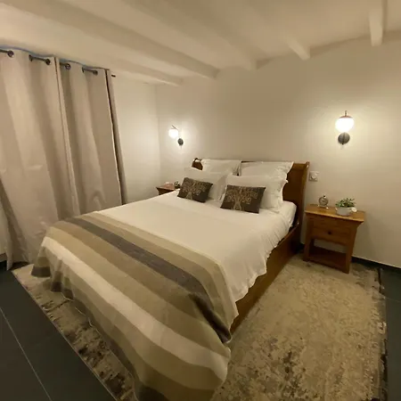 公寓 Avec Piscine Privee Dans Pour 6 Personnes *