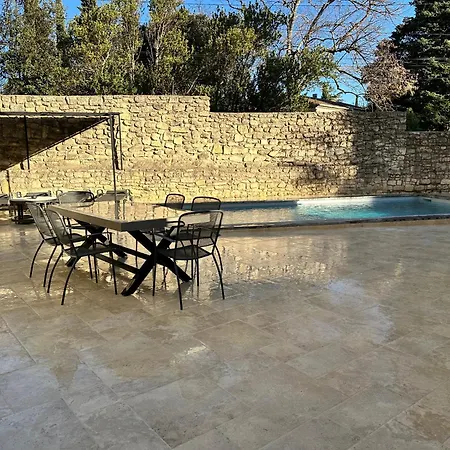 Apartment Avec Piscine Privee Dans Pour 6 Personnes Uzes