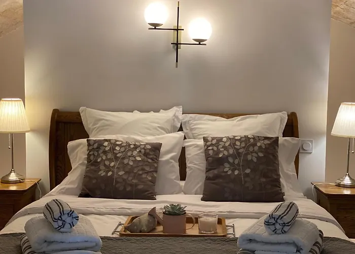Avec Piscine Privee Dans Pour 6 Personnes Appartement *