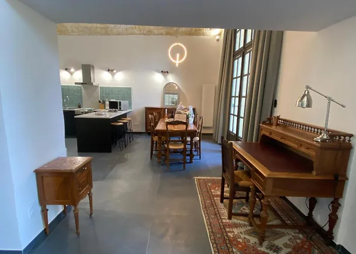 Avec Piscine Privee Dans Pour 6 Personnes Appartement Uzès