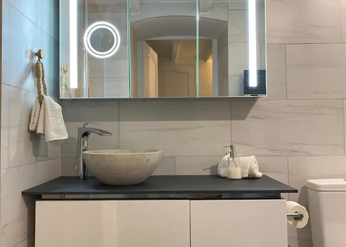Avec Piscine Privee Dans Pour 6 Personnes Appartement Uzès