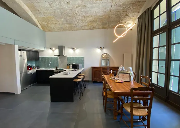 Avec Piscine Privee Dans Pour 6 Personnes Appartement