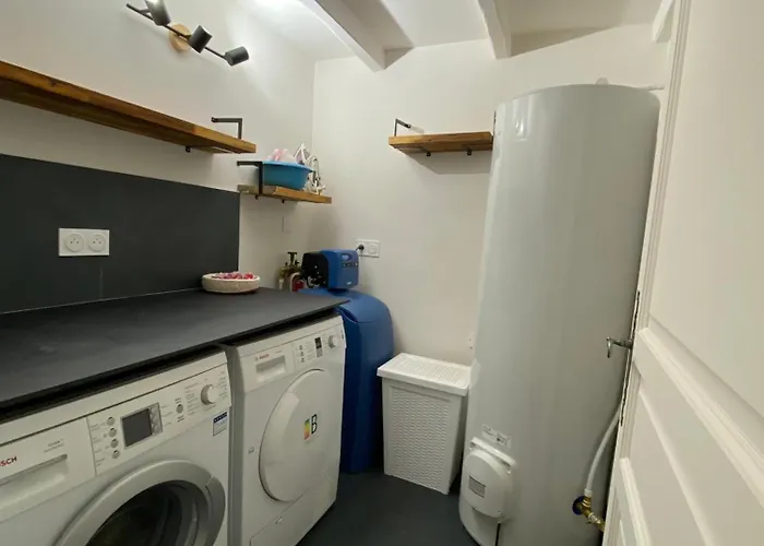 Avec Piscine Privee Dans Pour 6 Personnes Appartement *