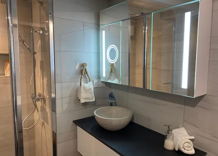 Appartement Avec Piscine Privee Dans Pour 6 Personnes Uzès