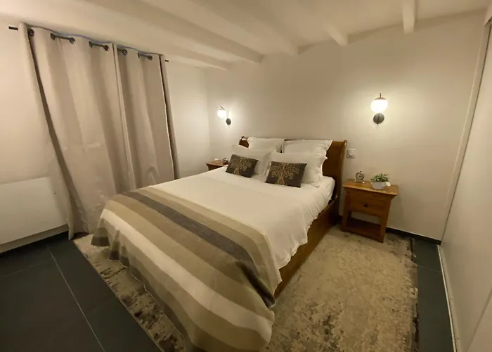 Appartement Avec Piscine Privee Dans Pour 6 Personnes *