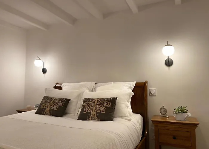 Avec Piscine Privee Dans Pour 6 Personnes Appartement *