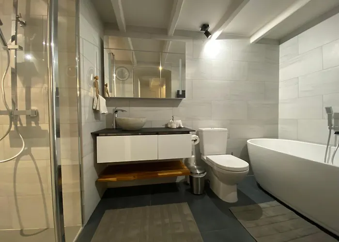 Appartement Avec Piscine Privee Dans Pour 6 Personnes Uzès