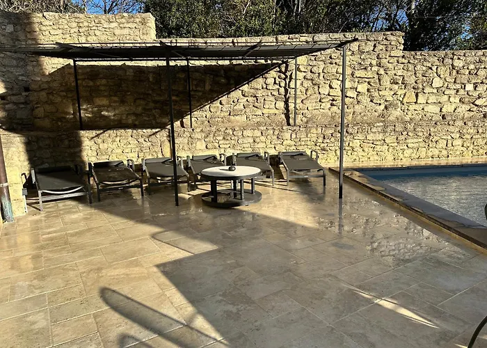 Avec Piscine Privee Dans Pour 6 Personnes Appartement Uzès
