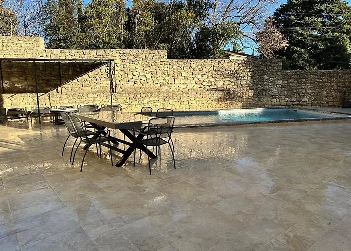 Appartement Avec Piscine Privee Dans Pour 6 Personnes Uzès