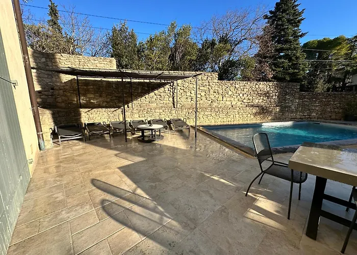 Avec Piscine Privee Dans Pour 6 Personnes *