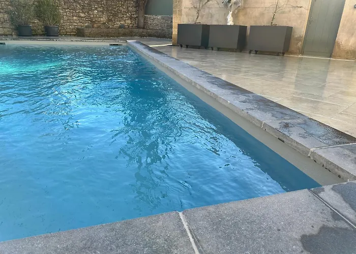 Avec Piscine Privee Dans Pour 6 Personnes * Uzès