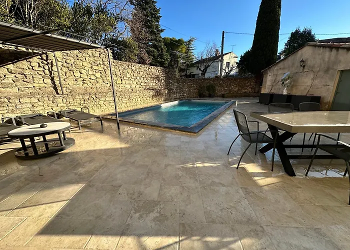 Avec Piscine Privee Dans Pour 6 Personnes Appartement