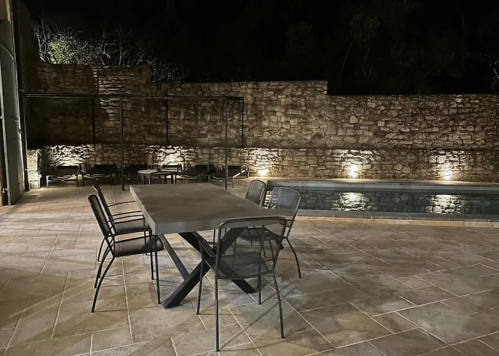 Avec Piscine Privee Dans Pour 6 Personnes Appartement *