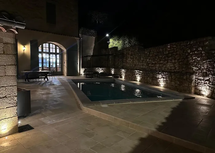 Avec Piscine Privee Dans Pour 6 Personnes Uzès